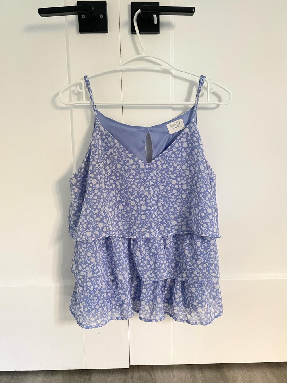 sienna sky blue and white floral tiered ruffle tank top size large